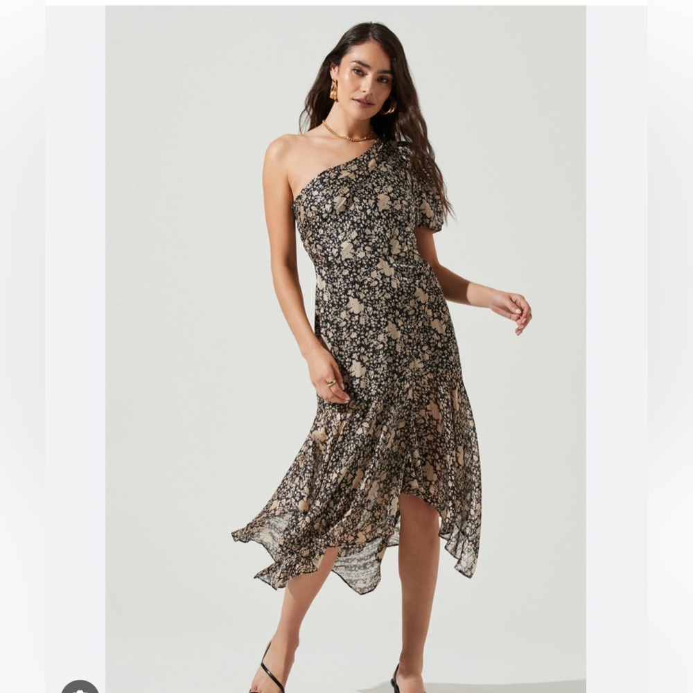 Astr One Shoulder Black and Cream Dress